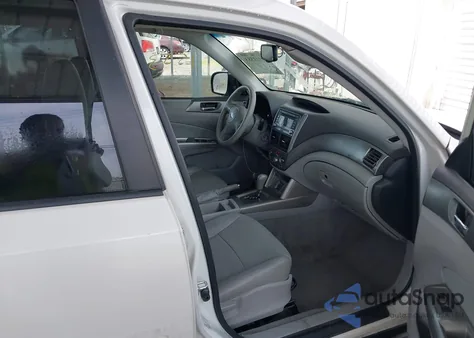 2010 Subaru Forester 2.5X Premium z USA, uszkodzony, nr VIN JF2SH6CC2AH909047